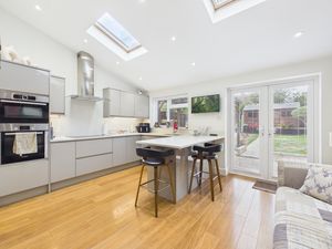KITCHEN/BREAKFAST ROOM- click for photo gallery
